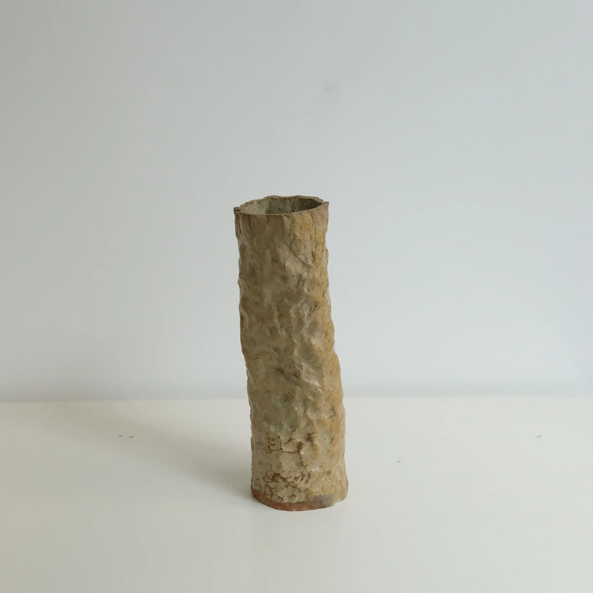 Vase tube 03 en grès H 24,5 cm cuisson bois - nuances de jaunes – Image 7