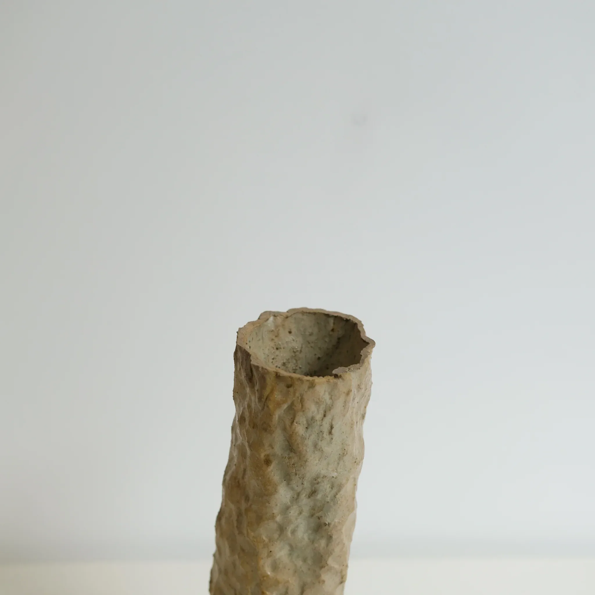Vase tube 03 en grès H 24,5 cm cuisson bois - nuances de jaunes – Image 3